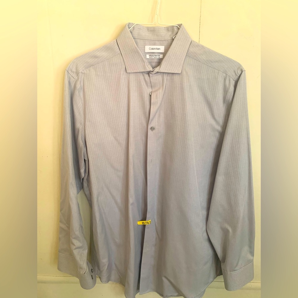 EUC - Calvin Klein Infinite Non-Iron - Light Gray - Slim Fit - XL - 17 32/33